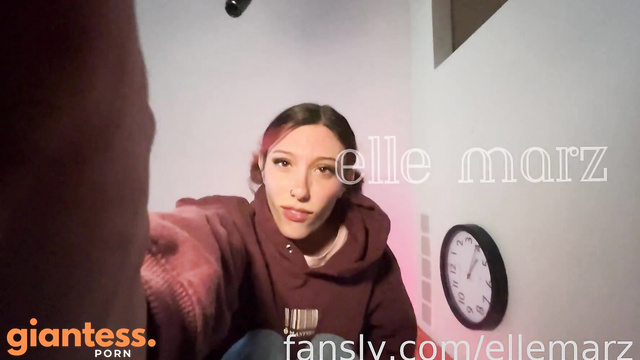 Elle Marz - Hungry evil giantess has stinky sweaty feet