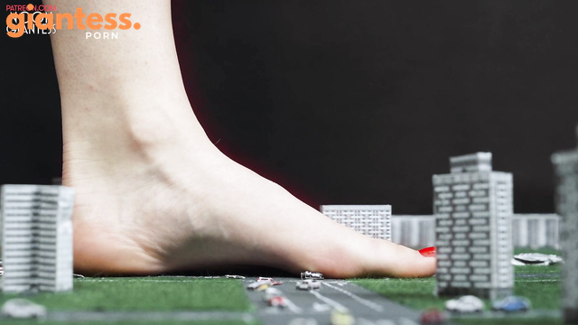 Giantess Noon - Red Fishnets