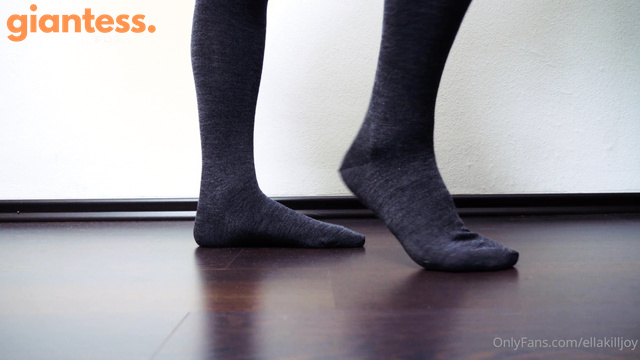 Giantess Ella – Sock Crush
