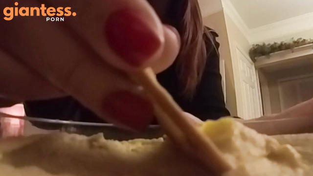 Worldunseenfilms - Girl Eats Tasty