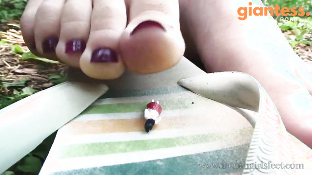 French Girls Feet - Shrinks A Girl At The Park