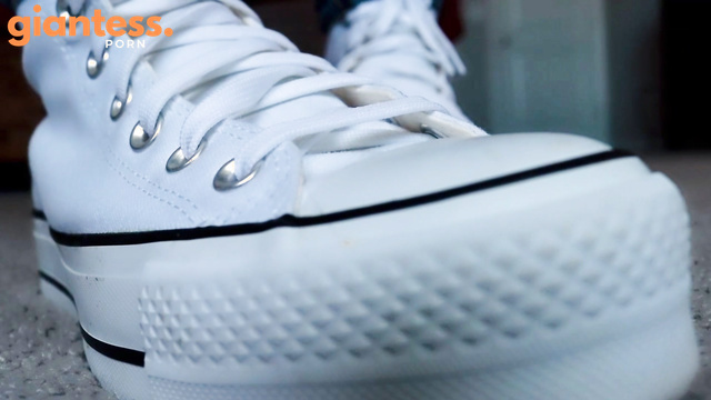Giantess Foot Tease