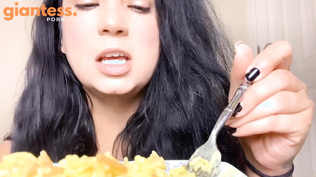 Drea Xoxo - Giantess Eats Tinies