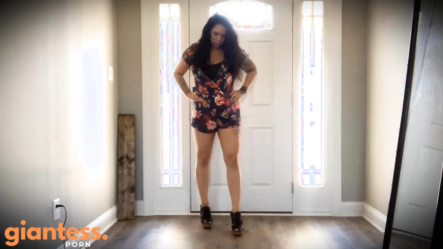 Giantess Has Fun