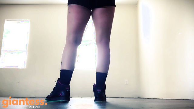 Drea Xoxo - Giantess Catches A Spy