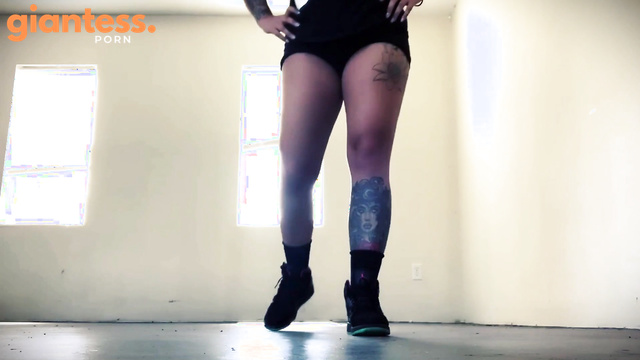 Drea Xoxo - Giantess Catches A Spy