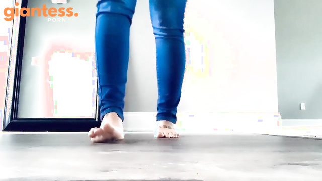 Drea xoxo - Giantess Crush