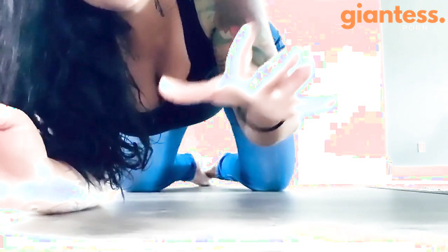 Drea xoxo - Giantess Crush