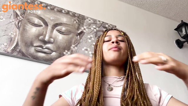 Colombian big ass - Open mouth and receive spit of giantess