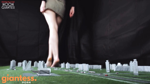 NOON Giantess - COMIIGO A MORIE VAI