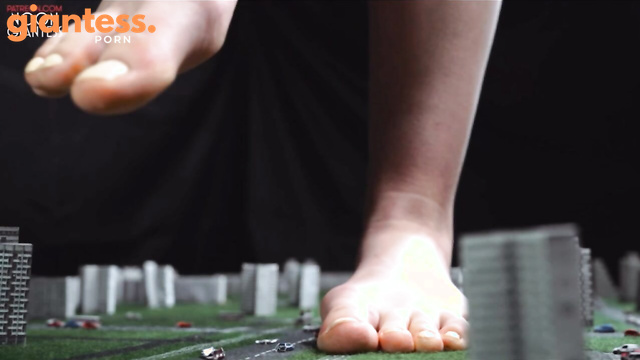 NOON Giantess - COMIIGO A MORIE VAI