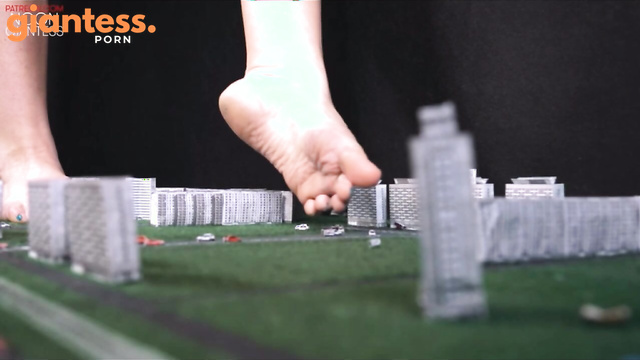 NOON Giantess - THEYLL NEVER SEE SUIIRISE