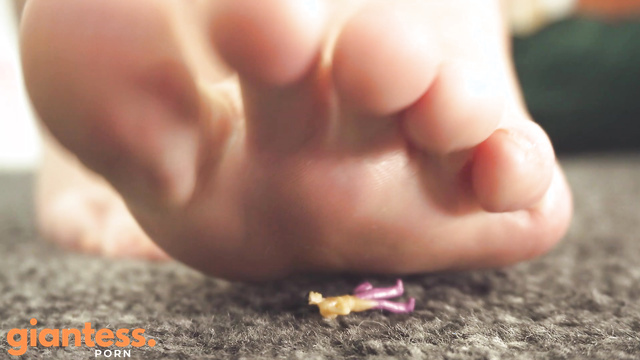 Sasha Curves - The Stealers Little People in Big Trouble