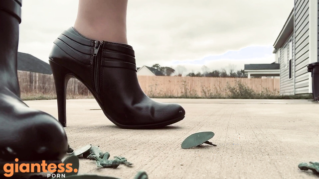 Drea Xoxo - Giantess Defeats Army