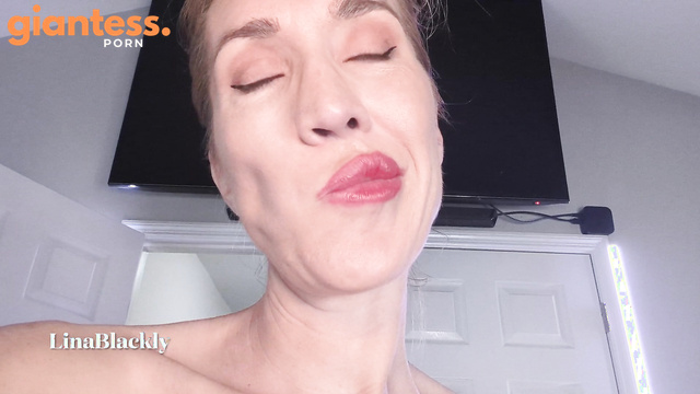Lina Blackly - Giantess Ass Worship POV