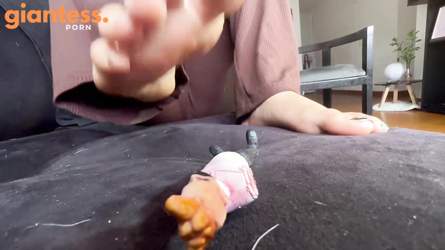 Colombian big ass - Standart Giantess shrink boyfriend to make him worship her big feet
