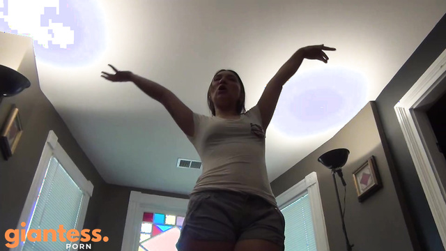 Southern Giantess - Candice Grows And Stomps Whole Family