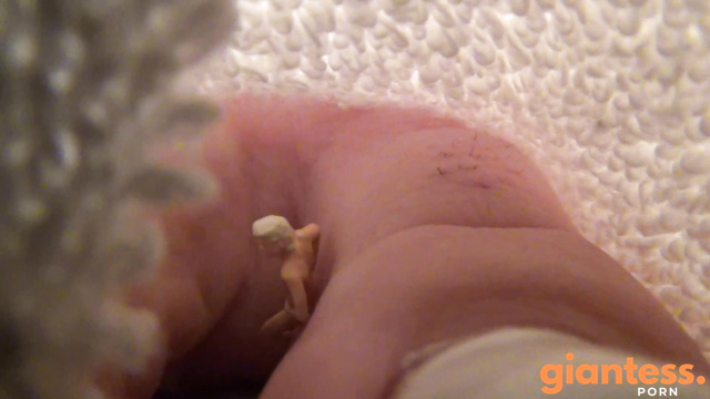 Southern Giantess - Molli's Stinky Foot Is My New Wife