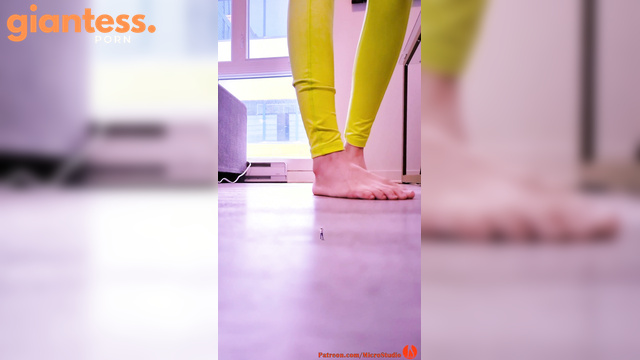 MicroStudio - Giantess Cousins footsteps
