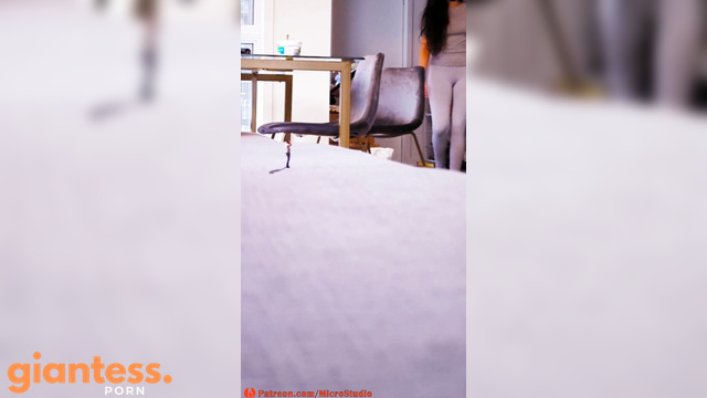 MicroStudio - Giantess Roomate