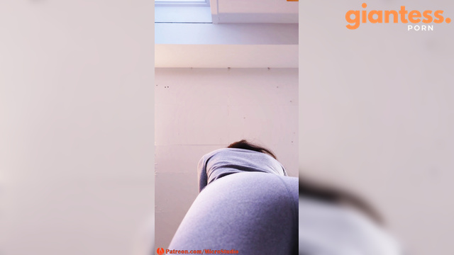 MicroStudio - Giantess Roomate