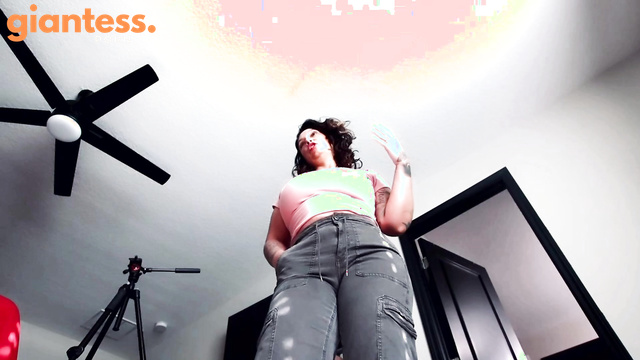 Drea xoxo - Giantess Catches a Bed Bug