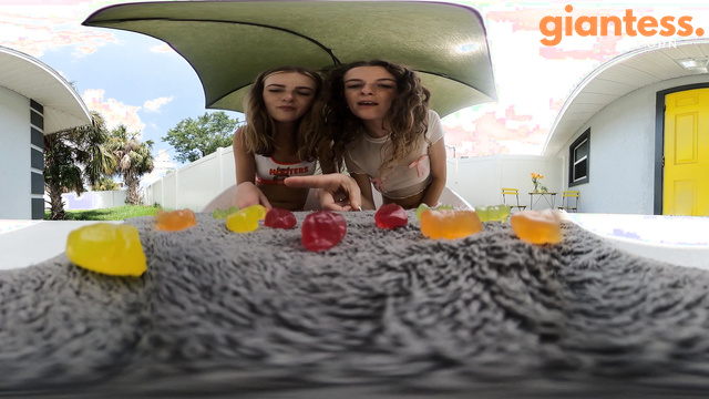 Shrink U Down - Tyler Lynn and Nathalia's feeding frenzy VR