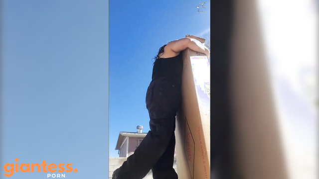 Farager's Giantess - Giantess Winona topples a Skyscraper [女巨人]
