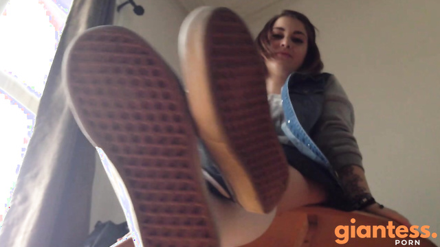 French Girls Feet - Hanna's Tiny Cuckold Foot Slave