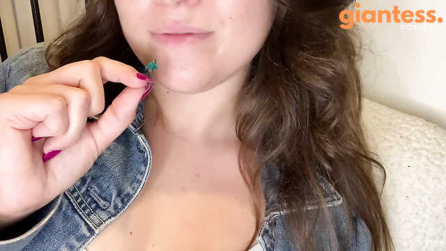 Micro Merchant - Giantess Lillian's Classmates in the Mouth