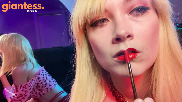 Miss Melancholy Moe - Mesmerizing Mirror Munchie