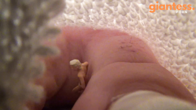 Southern Giantess - Molli`s Stinky Foot Is My New Wife