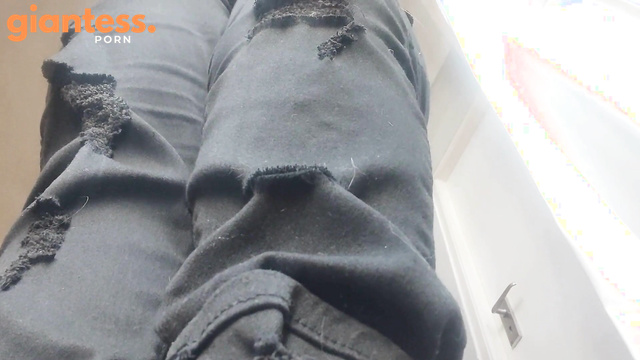 CurvySoleGoddess - Giantess Curvy Crushes Tiny Man