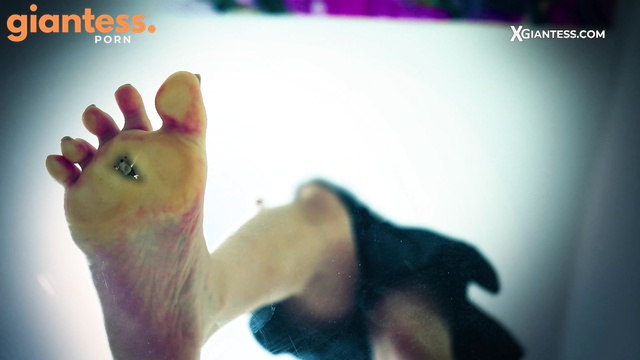 XGiantess: Giantess House Party - Truth or Dare Feet Crush SFX