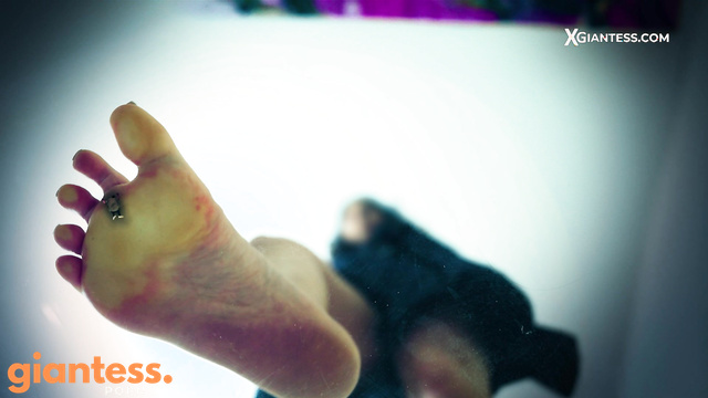 XGiantess: Giantess House Party - Truth or Dare Feet Crush SFX