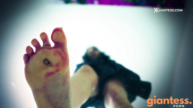 XGiantess: Giantess House Party - Truth or Dare Feet Crush SFX