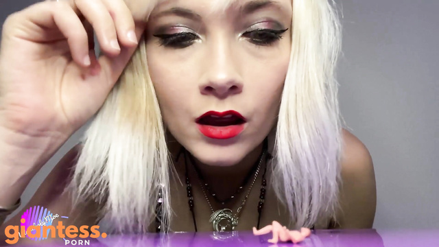 Miss Melancholy Moe - Mirror Munchie