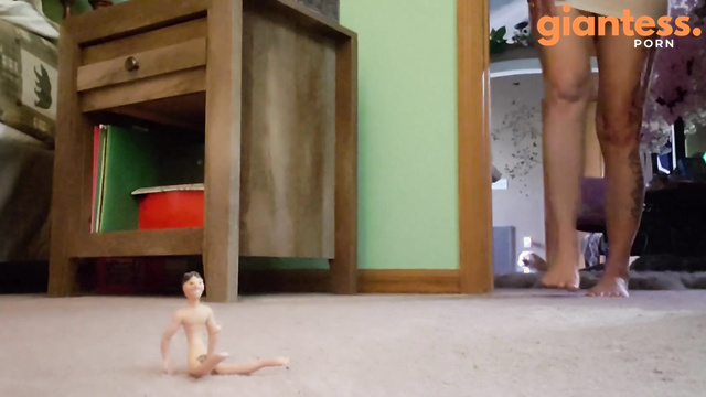 Stormi Winters - Mini Guy Satisfies Giant Milf