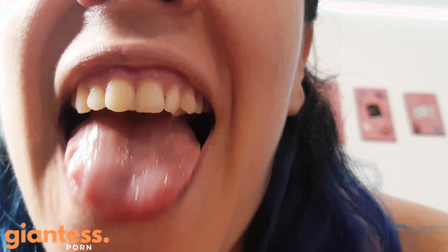Queen Cronopia - Check Out Your Giantess