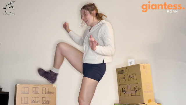 Forager's Giantess - Muscle Mommy Giantess Sadie’s Playtime