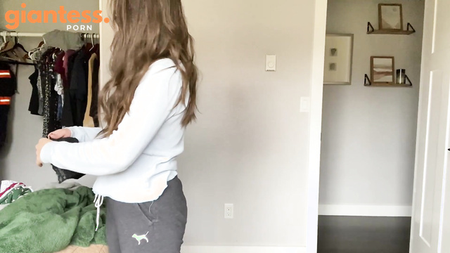 Dvinebabe - Giantess Lil Sis Teaches You a Lesson
