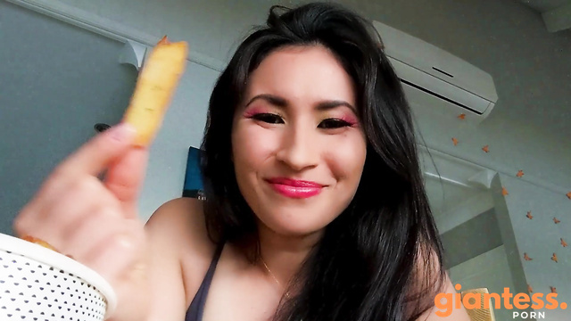 Worship Goddess Mercy - ﻿Cruel Giantess Snacks on Tiny Man