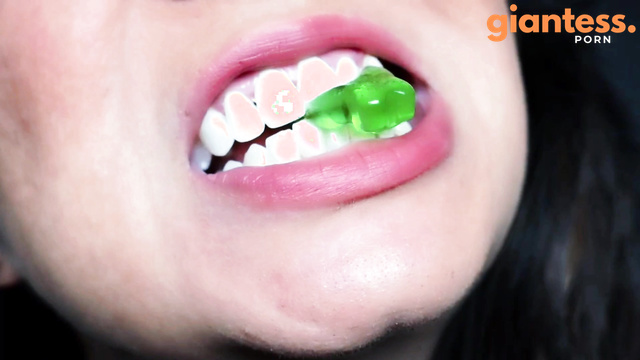 Drea xoxo - Giantess Eating Gummy Bears