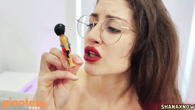 Shanaxnow - Giantess Devours Playmobil Figurine
