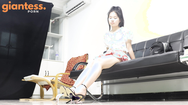 Anna goddess Fantasy Wonderland - Giantess Coco High Heels Worship