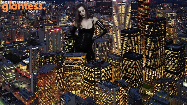 Media Impact Customs - Giantess Kerri Vs The Flash