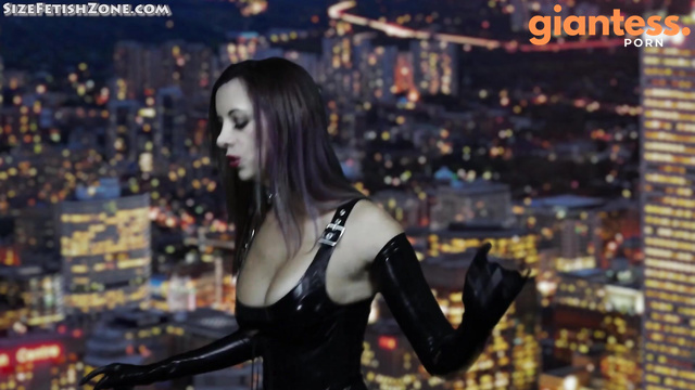 Media Impact Customs - Giantess Kerri Vs The Flash