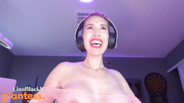 LinaBlackly - Stunning Giantess Live Show