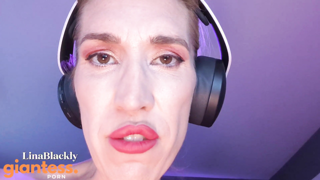 LinaBlackly - Stunning Giantess Live Show