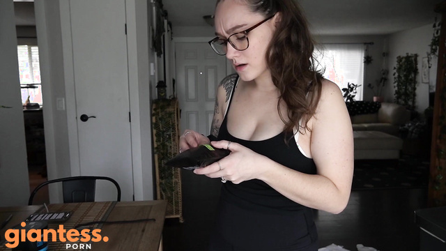 Dvinebabe - The Tiny Man Slave Of Giantess Vagina